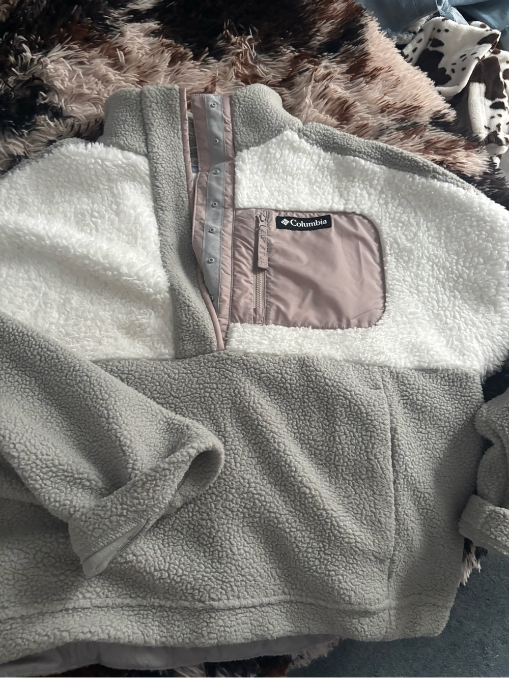 Columbia Two-Tone Sherpa Pullover in Cream & Light Gray with Blush Chest Pocket